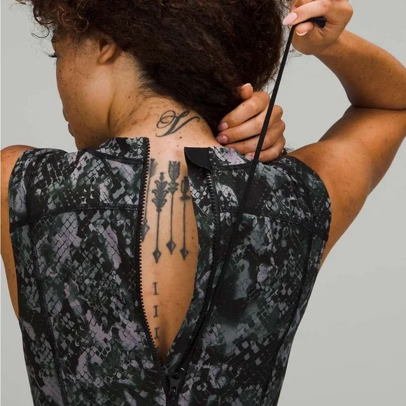 Lululemon Zip Back Paddle Swim Suit
Hideaway Multi Print Size 8 High Neck - Picture 11 of 12